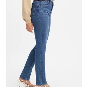 Levi’s High Rise Straight 724 Jeans
